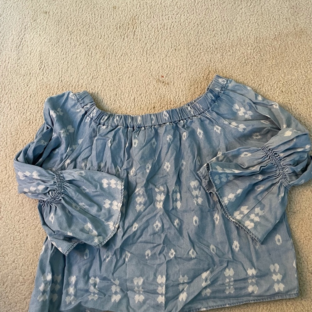 Blue and white print top